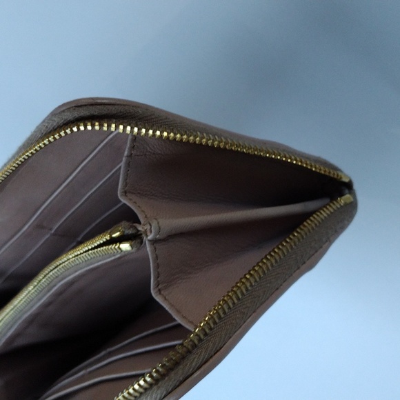 Prada beige Nappa gaufre leather long wallet - Picture 8 of 12